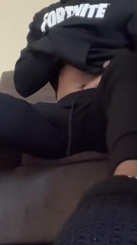 Byl jsem v posteli, když jsem si strčil ptáka do jejího těsného zadku