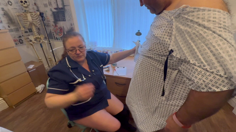 Aaexperiencesltd: Část 1: Anální zkouška Matrona Satana a Pana Jonese!