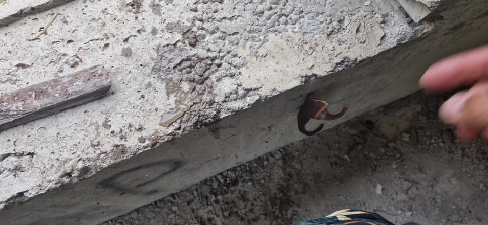 ArchiRusik: Un joven hijo de puta en una fábrica abandonada conoció...