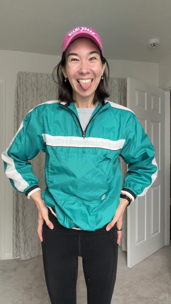 Ms_Emmy_Lynn: Pakaian Asia kurus yang comel dalam striptis hari ini