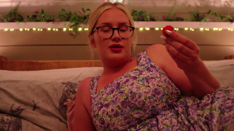 JessieHH: 与继母免费度假