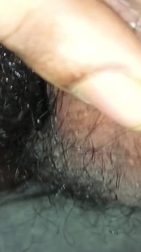 Aku menikmati banyak hal dengan masturbasi dan mengeluarkan air