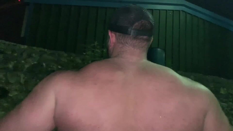 Jack stacked: Nach dem fitnessstudio biegen sich auf dem parkplatz