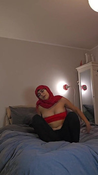 Jumping on My Bed Till My Last Breath Mia Niqab