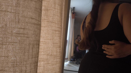 Moo DBOXXX: Vášnivě se líbám se svobodnou macechou, která opravdu chce dělat šílené...