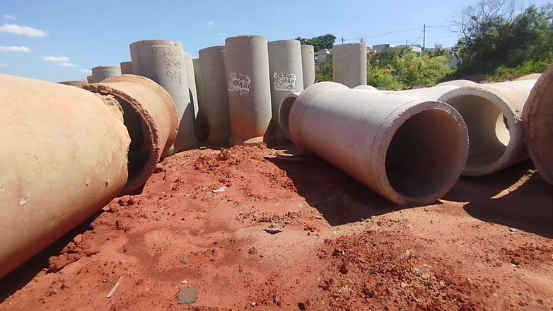 TheBlacKHunterr: 私は休日を利用して一人で建設現場にいました