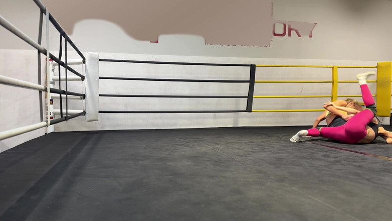 DINA LIGHT: Lotta femminile competitiva con il rosso