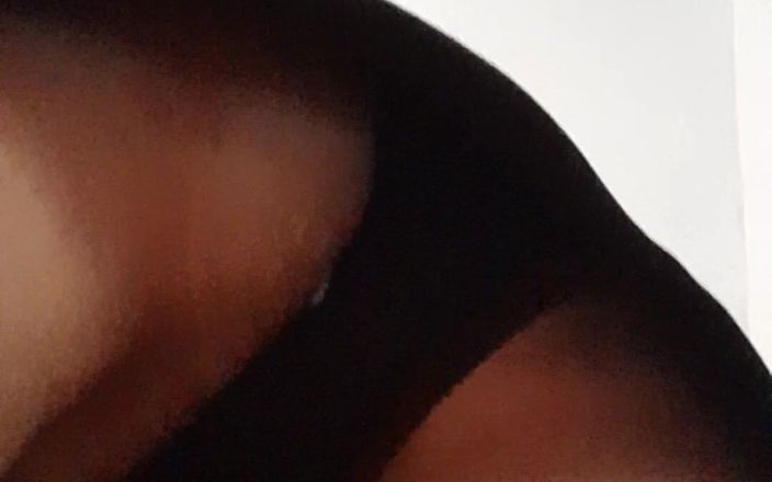 Lesbian-candys: I Cummed in My Panties While Masturbating