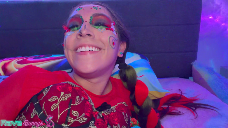 Rave Bunnys: Madison Wilde Shakes Her Fat Ass in Sequin Shorts for...