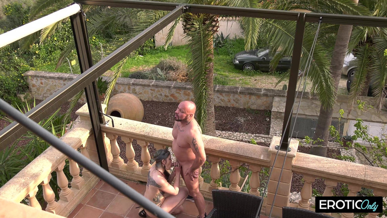 ONLYFREAKSX: Ea este ceva special și doar el are voie să o...