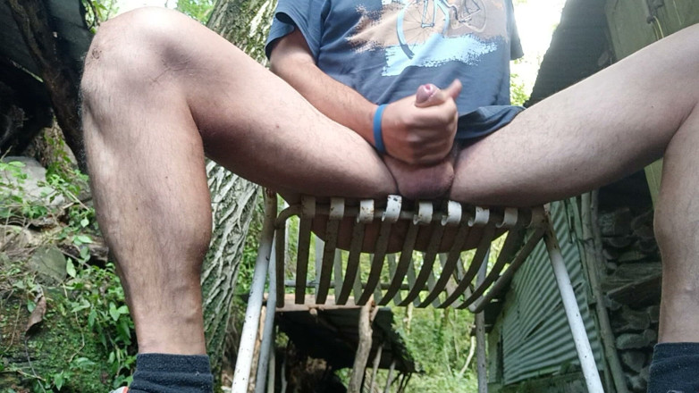 Kinky Guy: Orina al aire libre, alguien puede disfrutarlo