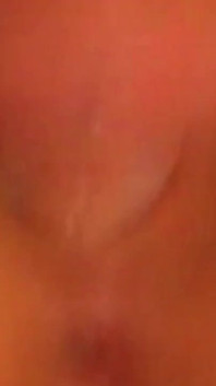 MILF blonde dijolok hingga orgasme dan dikongkek keras