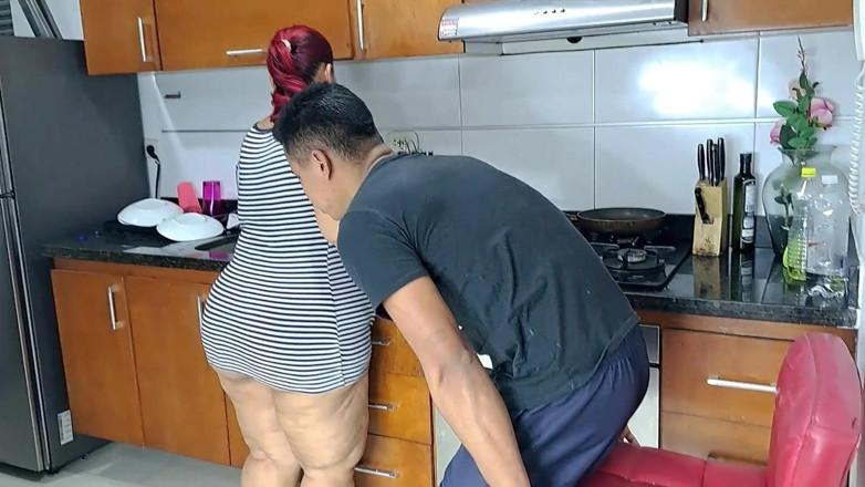 Duvan: Ibu tiri membenarkan saya mengongkeknya di dapur