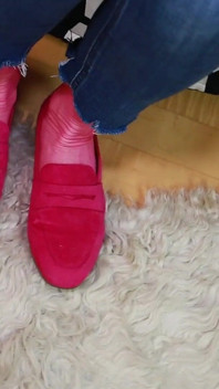 Loafers da đen màu hồng & đồ ni lông bị mòn - trêu chọc chơi chân