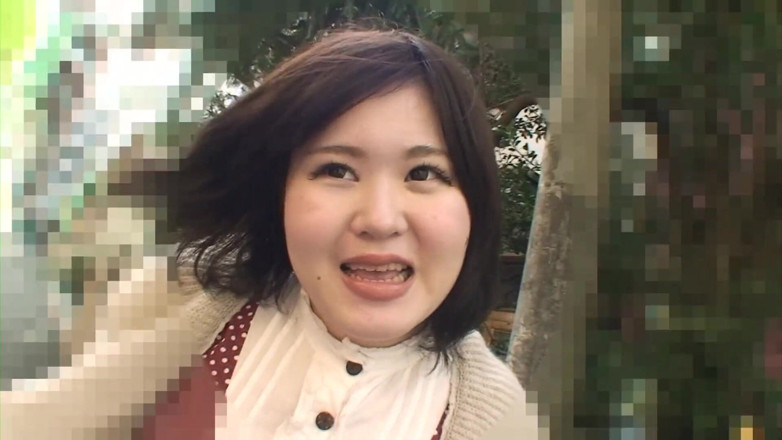 Japan Lust: Sevimli Japon orta yaşlı seksi kadın tıraşlı amcığının içine boşalmayı...