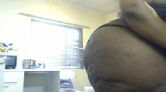 Legendary Booty Overdose: Une BBW taquine et exhibe ses courbes sexy