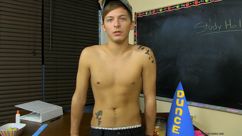Teach Twinks: On Set dengan Twink Ryker seksi
