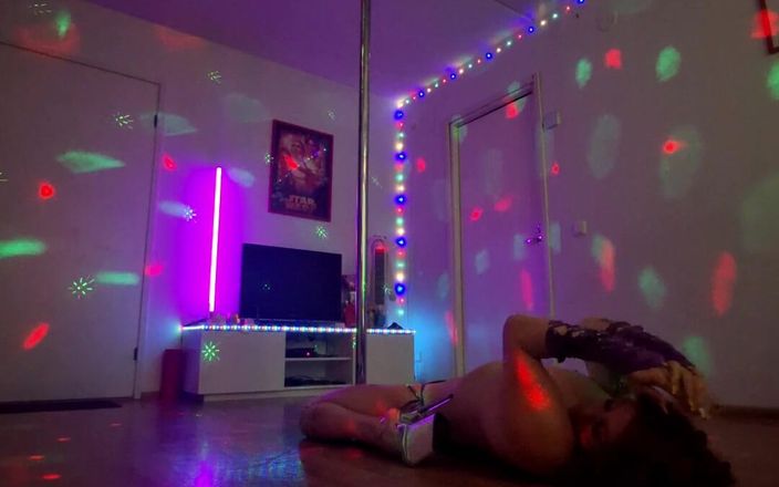 Leela Wong: Seductive Stripp Flow