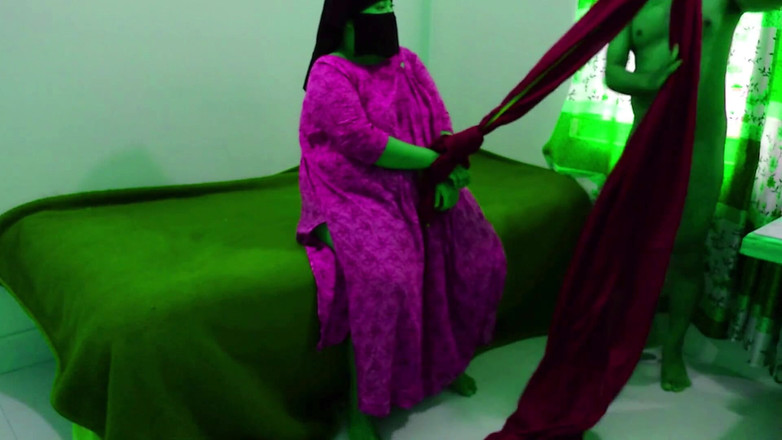 Aria Mia: 새엄마를 밀어내고 배다른 아들을 따먹는 사우디 밀프