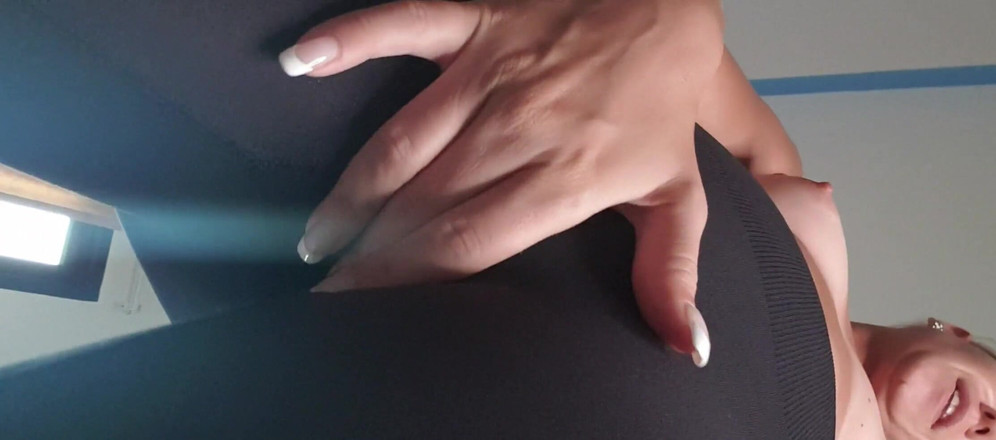 MissAnja_FH: Es ist Dienstag Magst du meine neue yogahosen und meinen...