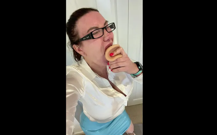 Sophie James: Secretary Extreme Throat Fuck for Bonus
