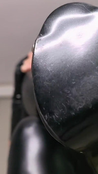 Testicule zdrobite: Mai lejere sub călcâie
