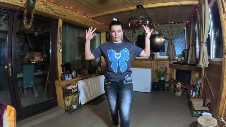 MilfyCalla: Tout sur la gorge - gorge profonde, seins out et contrôle...