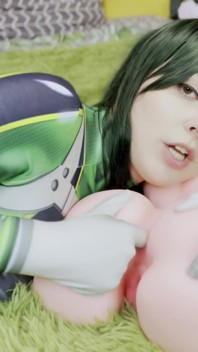 Mha：froppy从一个疯狂的粉丝那儿得到了一个成人成人娃娃作为礼物