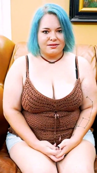 Dixie busty cong inked tóc nâu coed sloopy bú cu nuốt tinh trùng!