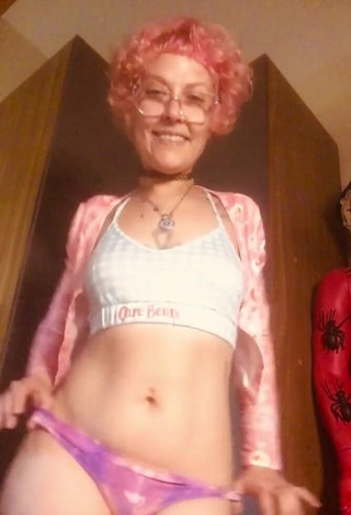 MariLou Moreira: Pinkcurlyhair