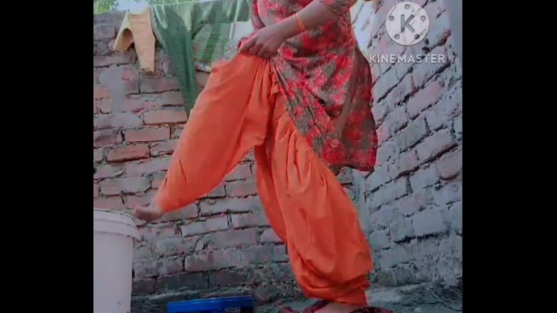 TricolorMusic3: 의붓아빠가 목욕하는 동안 목욕하는 핫한 섹시한 소녀 존나게 카메라를 다시 끕니다.