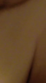 Un petit échauffement anal avec une baise vaginale très dure