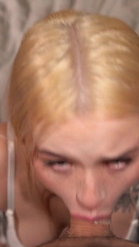 Getatoeëerde blonde is perfect slecht... Dan fluistert ze kom in je kont (perspectief anale creampie)