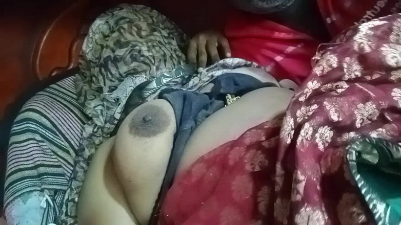 Tamil Anti Uma: Poslíček svádí a dostane vzrušené video