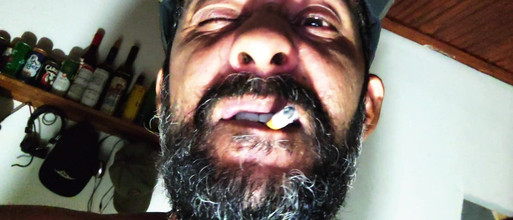 Stink HairyMale: Fumando y mostrando mis pies