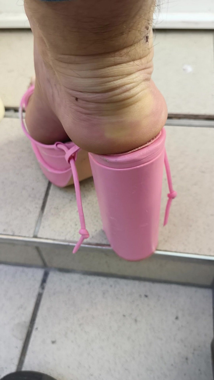 Mutsakin: High Heels
