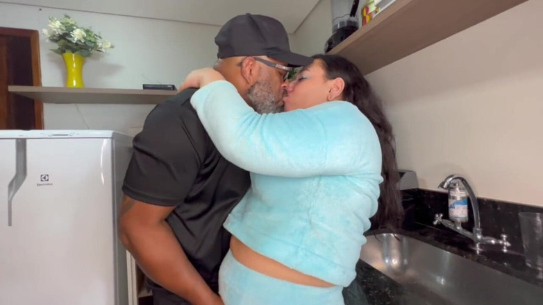 Amateurs videos: Bitch Sits on the Roll of Negation