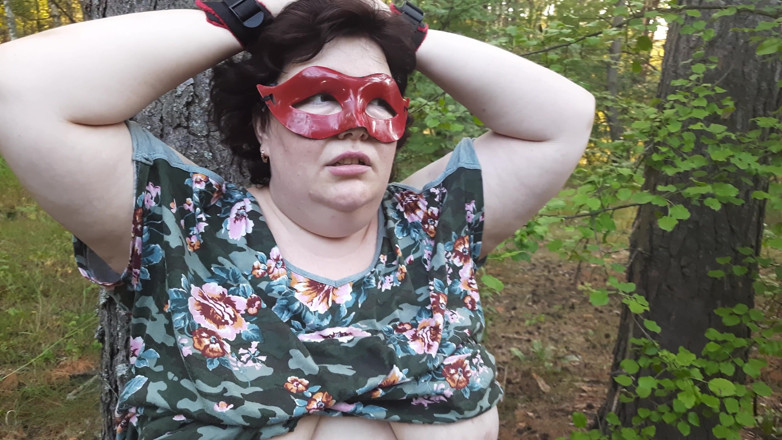 Helgafoxxy: Outdoor flogging hot BBW