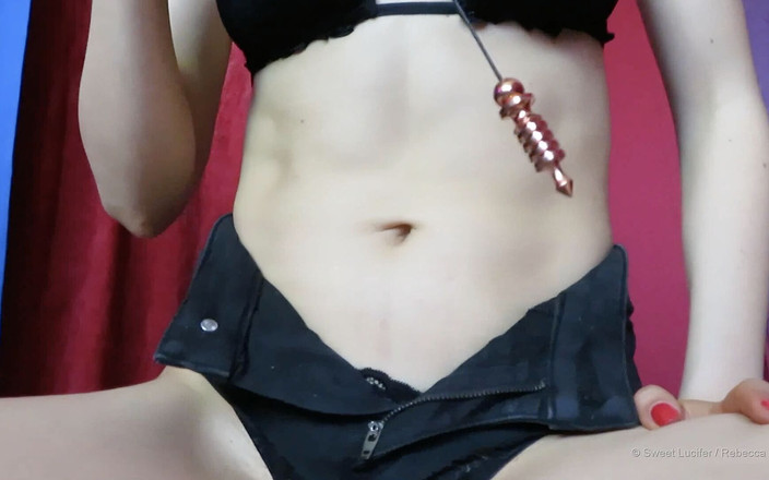 Rebecca Diamante beginning clips: 魅惑的なへそ