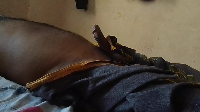 Skydreem1104: Муж ставит свою жену на вершину и бьет ее этим