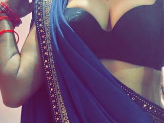 Soniisingh's studio: Bhabhi suka bermain dengan payudara dan memeknya