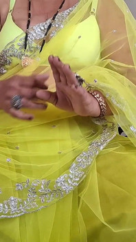 Taboobreakers Shilpa dalam saree warna lemon