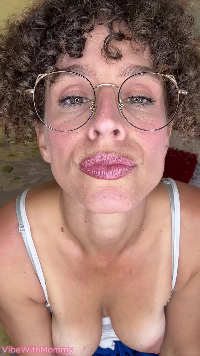 VibeWithMommy: Menyeluruh pergi dengan ibu tirimu saat makan malam