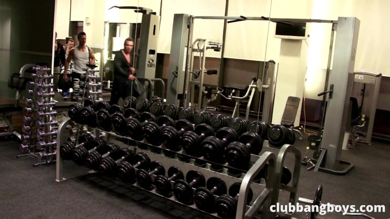 Club Bang Boys: Amadores fitness caras, queda de braço na academia