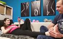 Zara Bizarr: Těhotná teenagerka - uctívání zadku a nohou