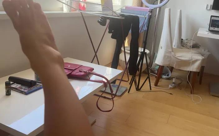 Gina Gerson: Solo Oily Feet POV
