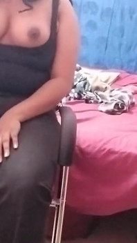 Teman wanita desi panas dikongkek dalam blowjob gaya doggy