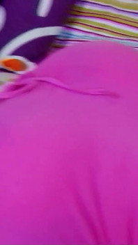 Sabrina ragazza dai capelli rosa sbattuta dai poliziotti con un grosso cazzo