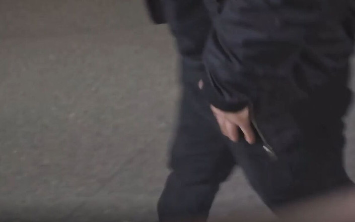 AntoGoesHunting: Cowok botak straight dientot setelah bantuin dia