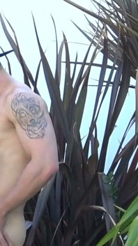 Bu harika Fransız pornosu amator'un tadını çok seksi adamlarla prezervatifsiz çıkarın
